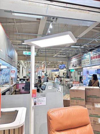 【幫康大路燈 L1 立式護眼學習燈開箱～讓眼睛也能放假】💡✨