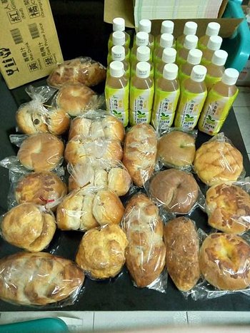 9.15杜秀芳小姐 陳碧嬅小姐捐贈 麵包、飲品 20組.jpg