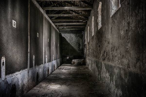 corridor-5393440_960_720