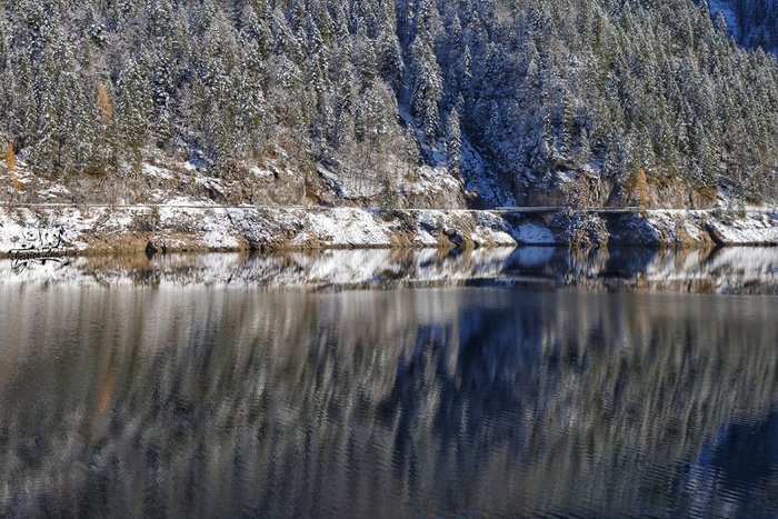 早上的Gosausee，晴天限定的湖面倒影