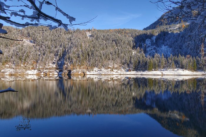 早上的Gosausee，晴天限定的湖面倒影