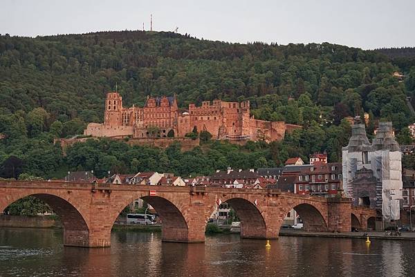 《德國》Heidelberg｜居高臨下的海德堡城堡。哲學家小