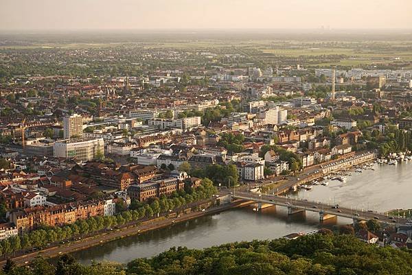 《德國》Heidelberg｜居高臨下的海德堡城堡。哲學家小