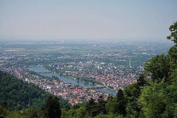 《德國》Heidelberg｜居高臨下的海德堡城堡。哲學家小