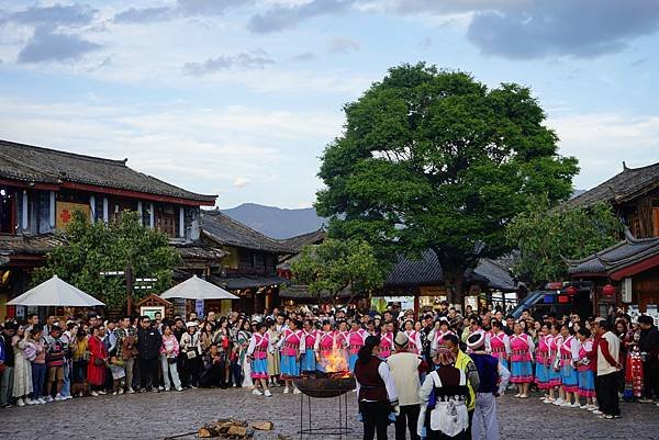 格姆女神山上的靜謐日出