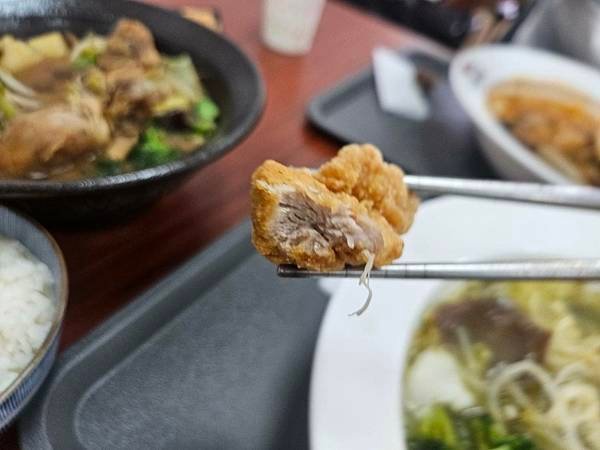 【南崁美食】川聚酸菜魚｜人氣老譚酸菜魚必吃｜份量大又澎湃，巷