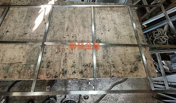 頂樓不銹鋼格柵封PC板