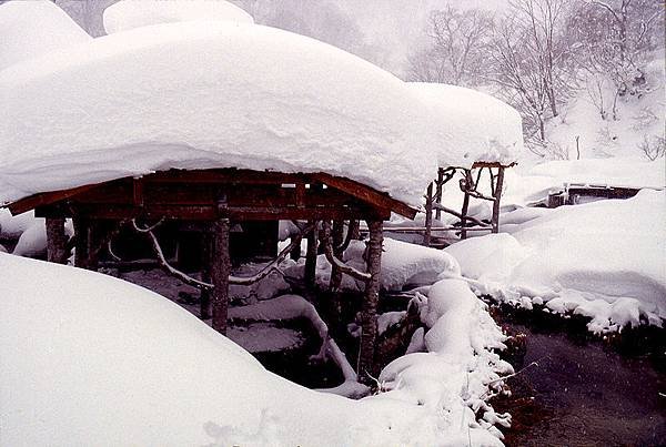 800px-Tsurunoyu_Onsen_01.jpg