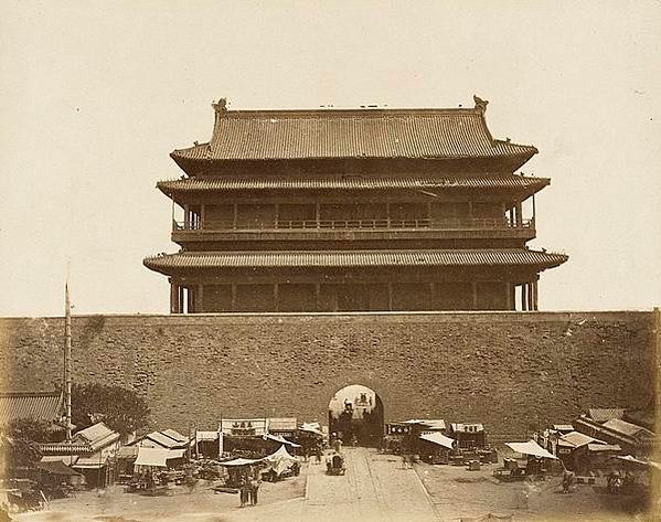 759px-Imperial_Building_behind_High_Wall_LACMA_M.83.302.40