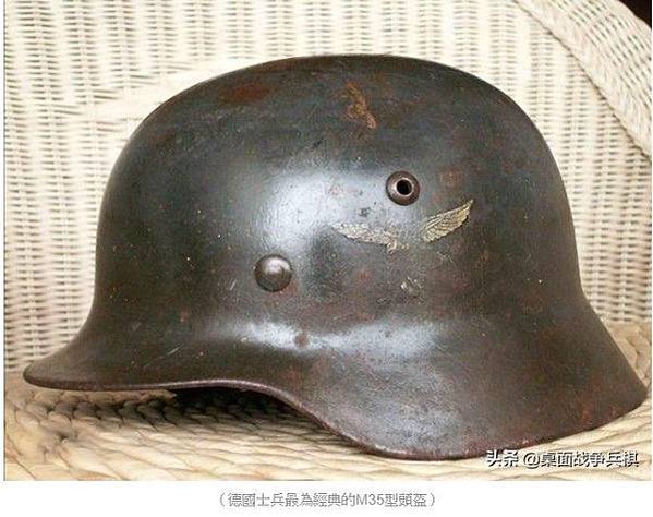 法國亞德里安鋼盔1915年/普魯士軍盔在1842年“尖頂帽”