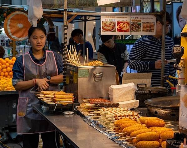 各式餐點、行動餐車、攤販的工作人員，沒有勞保要加工會，請加入