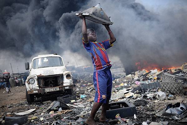 everyday-feng-shui-kai-loeffelbein-agbogbloshie