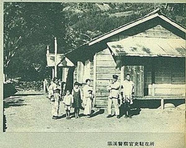 1901年的台灣行政區劃圖，紅線係當時所稱「漢蕃交界線」（實
