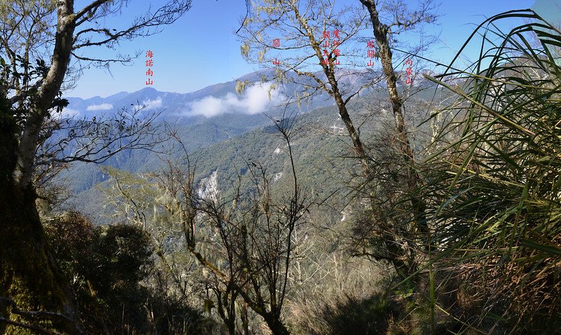 戒茂斯山登山途中西眺關山大斷崖 (8)-1