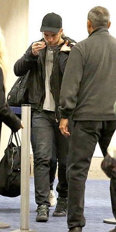 Robsten 感恩假期結束返回LA-20121226 (13)