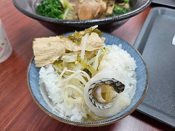 【南崁美食】川聚酸菜魚｜人氣老譚酸菜魚必吃｜份量大又澎湃，巷
