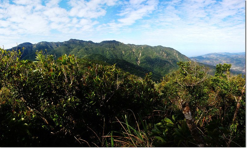 800山頭西眺里龍山稜線