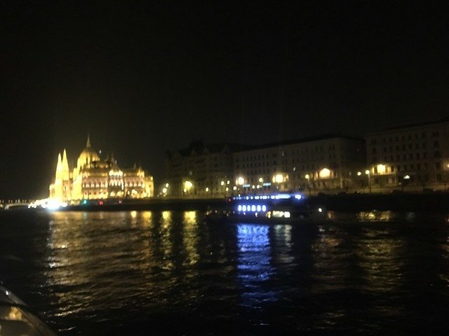 S__5021720夜遊藍色多瑙河，超級浪漫