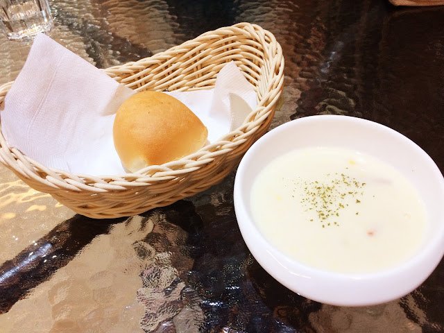 足跡義法小館+套餐 麵包、玉米濃湯