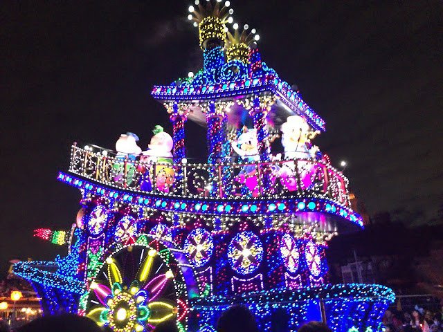 迪士尼夜間遊行