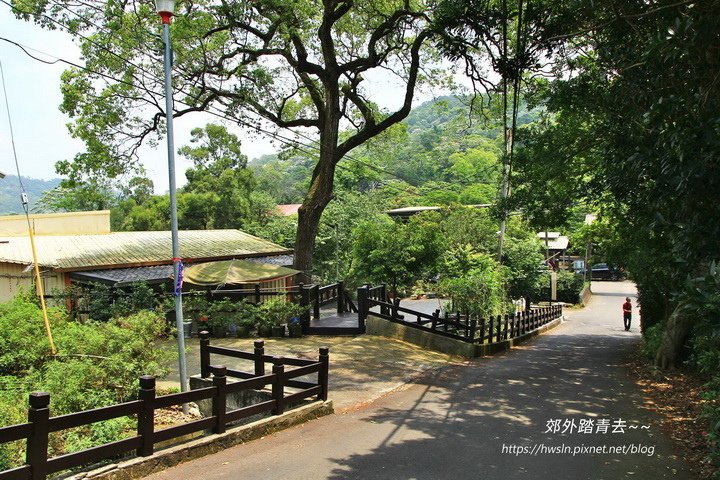 前方是苗48鄉道，三通嶺入口