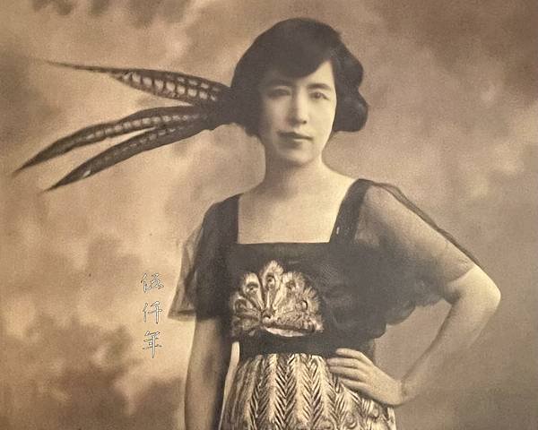 呂碧城1883年-1943年-女權運動先驅-安徽人-美艷有如