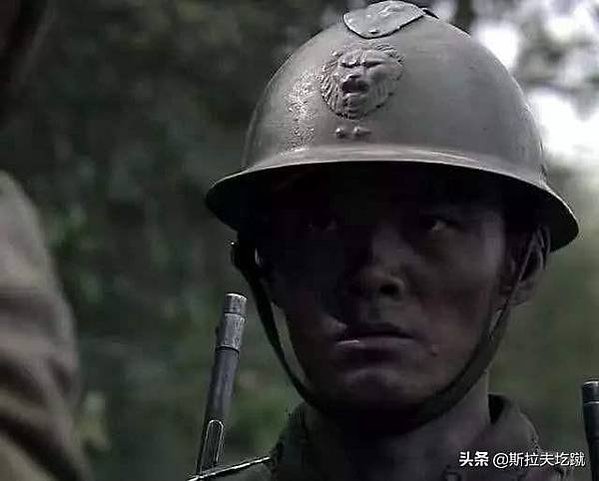 法國亞德里安鋼盔1915年/普魯士軍盔在1842年“尖頂帽”