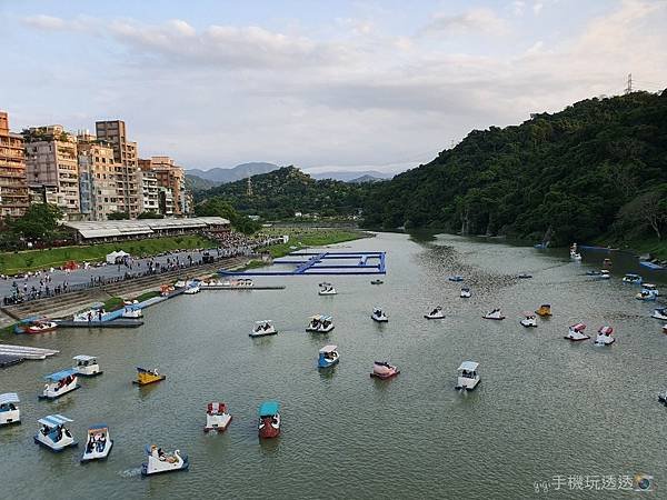 新店碧潭｜2021年碧潭水舞秀｜360度環景感官饗宴~星光草皮閃閃動人｜gigi手機玩透透-9.jpg