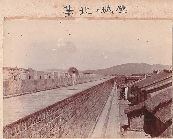 臺北城/（1904年）年底時，所有城牆與西門均遭拆卸，僅剩下