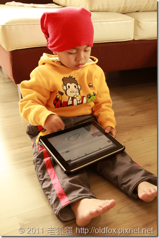 小罡玩iPad