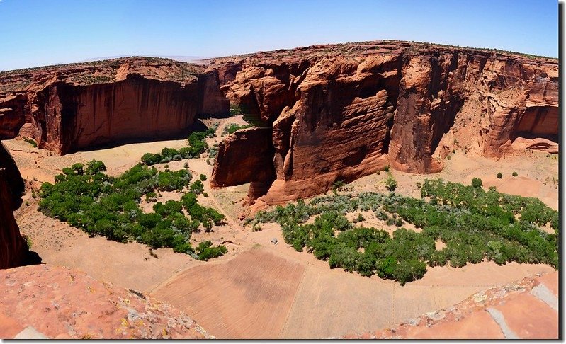 Looking down at Canyon del Muerto from Sliding House Overlook 1