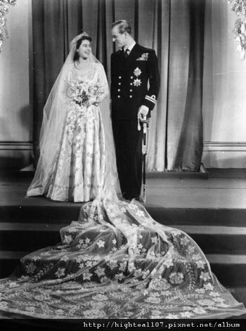 Queen Elizabeth and Prince Philip, on their wedding day, 20 November 1947.jpg