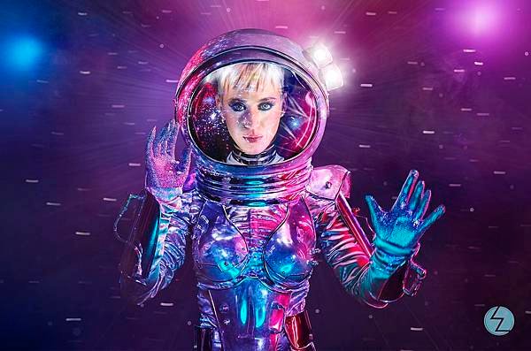 katy-perry-vma-host-2017-billboard-1548.jpg