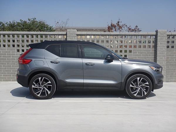 XC40-2