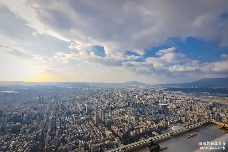 【台北101】踏上SKYLINE天際線，位在101樓的戶外觀