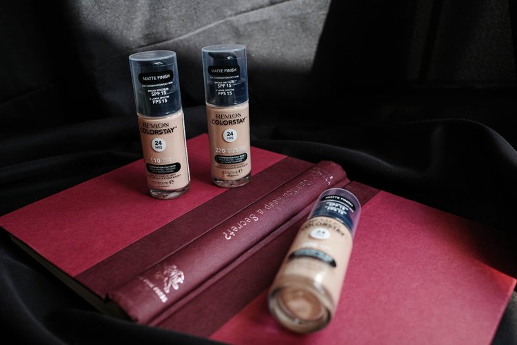 Revlon超持色輕透粉底液.jpg