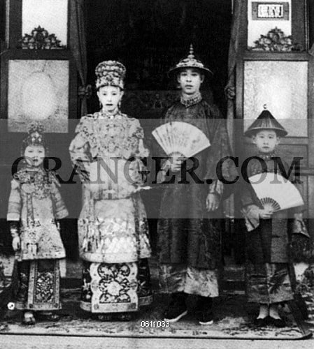 1890s年清朝廣州三品官全家在美國合照，氣勢十足+看不清他