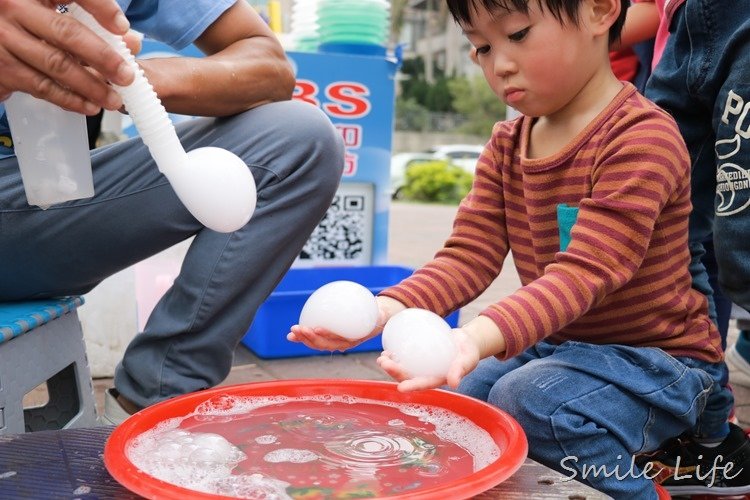 ▌親子活動▌街頭表演「泡泡奇蹟」。療癒系夢幻泡泡派對，陪伴大、小孩童年成長的美麗回憶