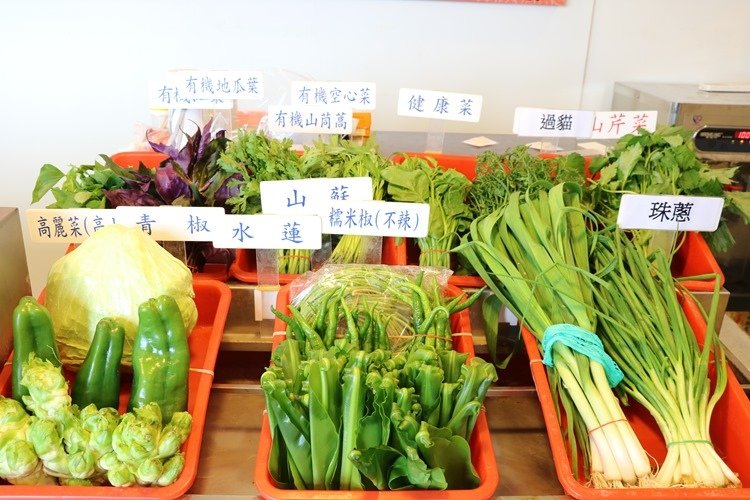 ▌宜蘭必吃美食▌古法甕烤「大嵌城甕仔雞」。皮脆肉質鮮嫩多汁手扒最夠味！