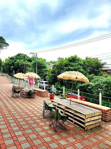 北海岸餐廳｜三芝區．巴埕咖啡☕ 巴拉卡的啟程｜軍營打造露營風