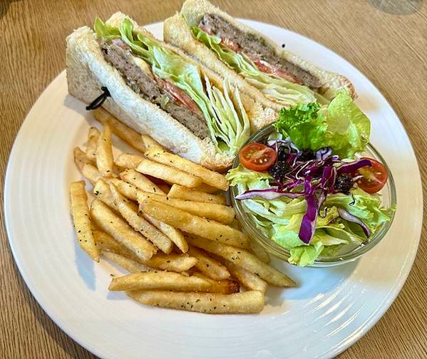 高雄市政府環境優美😍高雄【沐光輕食早午餐】👭網美姊妹聚餐打卡