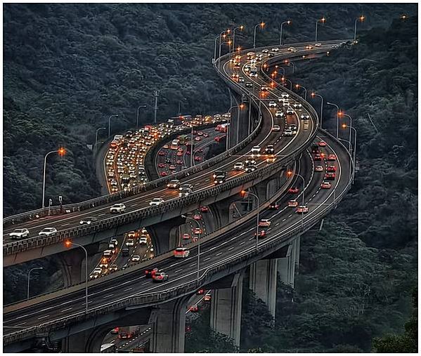 1954-1988年，台灣車輛老照片-阿嬤這種裝扮是詔安客-