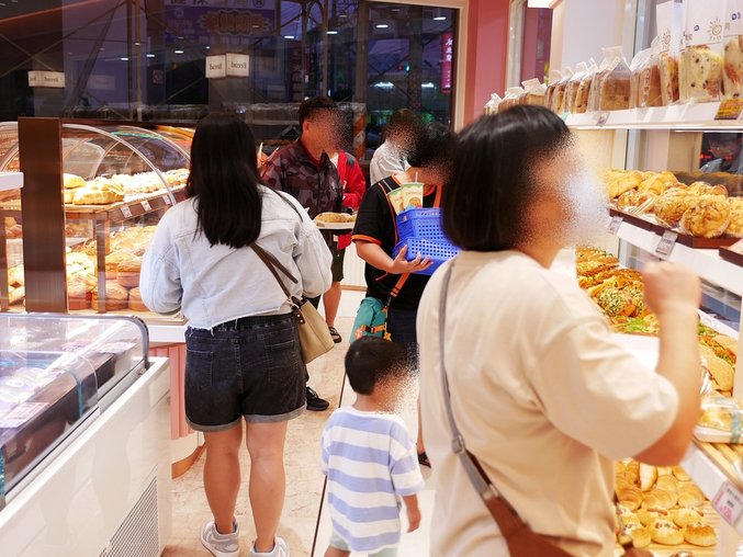 粉色麥仕佳新登場，披上新衣的二代店多了超美裸裝麵包櫃，全門市