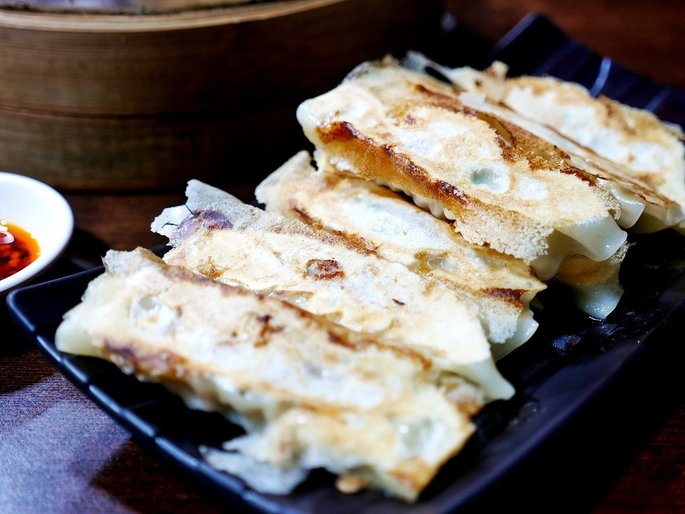 川老頭鍋貼與蒸餃-高雄六合夜市美食，不油膩的鍋貼皮Q又大顆，