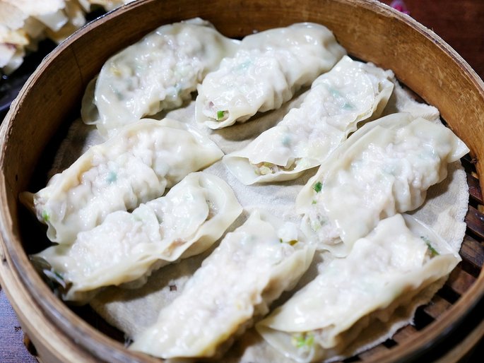 川老頭鍋貼與蒸餃-高雄六合夜市美食，不油膩的鍋貼皮Q又大顆，