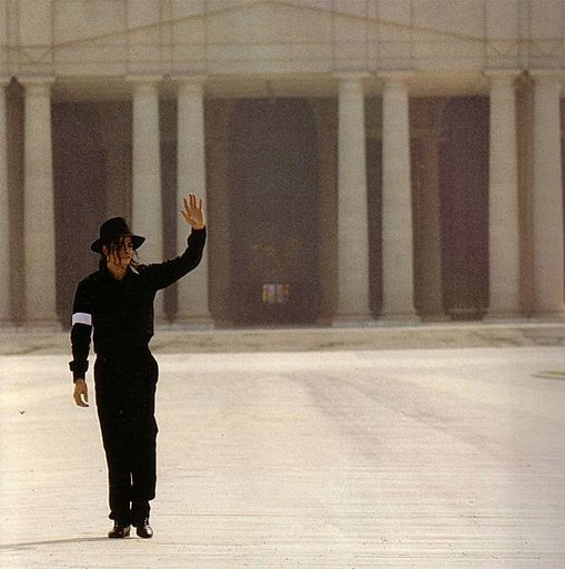 Dancing-The-Dream-michael-jackson-7264933-900-909