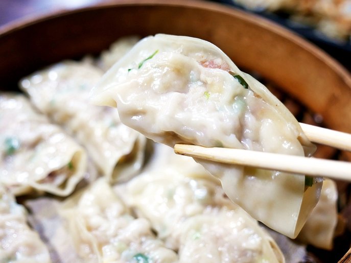 川老頭鍋貼與蒸餃-高雄六合夜市美食，不油膩的鍋貼皮Q又大顆，