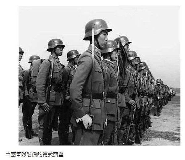 法國亞德里安鋼盔1915年/普魯士軍盔在1842年“尖頂帽”