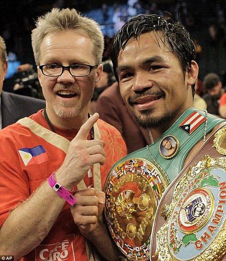 27E94AD800000578-3056479-Manny_Pacquiao_celebrates_with_trainer_Freddie_Roach_at_the_tech-m-11_1430079426450.jpg