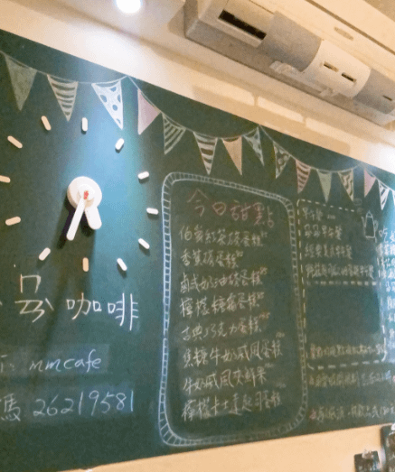 一旁的黑板，根本就是個大menu！